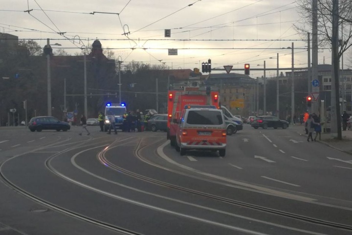 Wer hat den Unfall beobachtet und kann der Polizei hinweise geben?