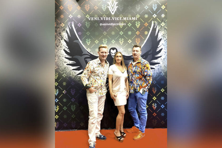 Designer Rene König (46) und Fotograf Kai Schmidt (54) trafen die ausgewanderte Chemnitzerin Silvia Hee (42), die mit dem Label "Veni vidi vici" erfolgreich wurde.