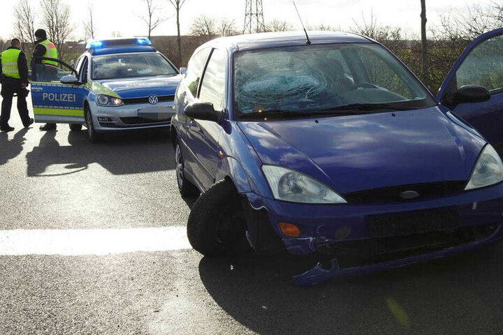 Dort krachte der Einachser in einen Ford.