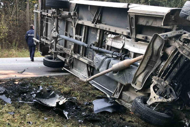 Auf der Staatsstraße 2044 hat sich in Bayern ein folgenschwerer Unfall ereignet.