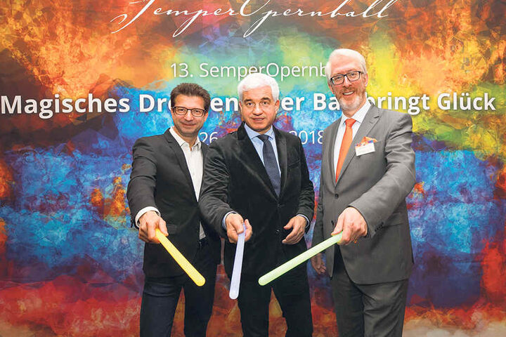 Magisches Dresden: Opernball-Macher Hans-Joachim Frey (M.) mit MDR-Programmdirektor Wolf-Dieter Jacobi (l.) und Georgsorden-Schmied Juwelier Georg H. Leicht (r.).