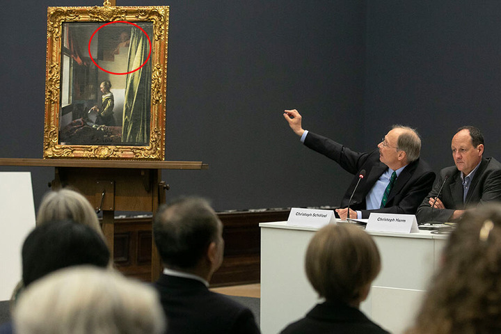 Das Bild hinter Glas. Restaurator Christoph Schölzel erklärt, wie er bei der Arbeit vorgeht.