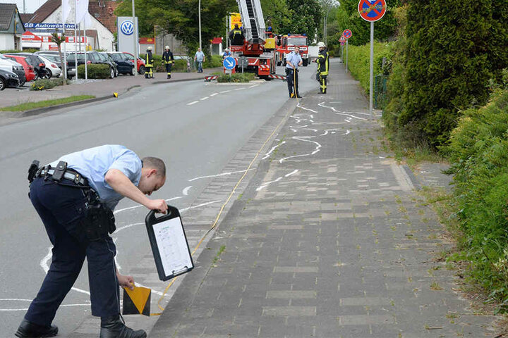 Der 16-Jährige wurde mehrere Meter weit geschleudert.
