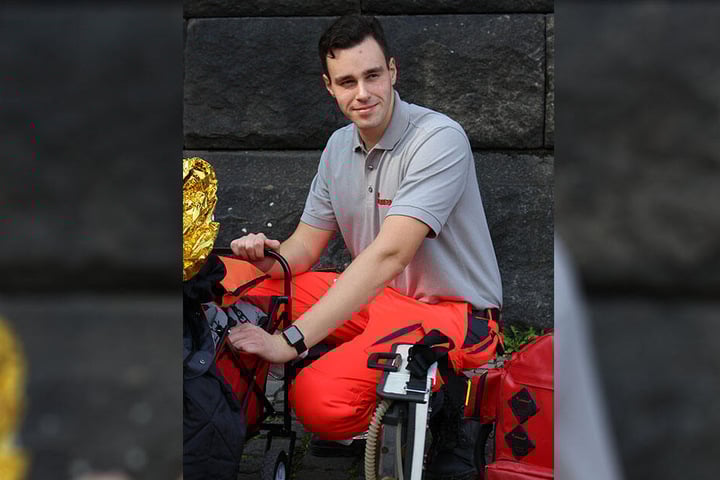 Christian Eckhardt engagiert sich im Katastrophenschutz. Er ist seit 2005 bei den Johannitern aktiv und arbeitet auch als Fachdozent für Sanitätsdienst, Rettungswesen und Bevölkerungsschutz im Verein.
