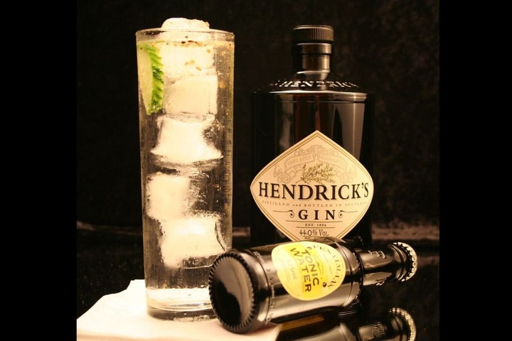 Hendrick's Gin im Gin Tonic mit Gurke. Tipp: Lasst die Gurke weg!