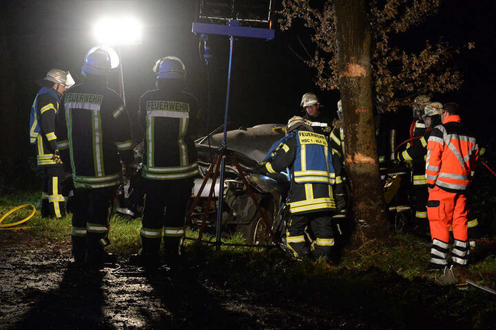 Etwa 40 Einsatzkräfte der Feuerwehr waren vor Ort.