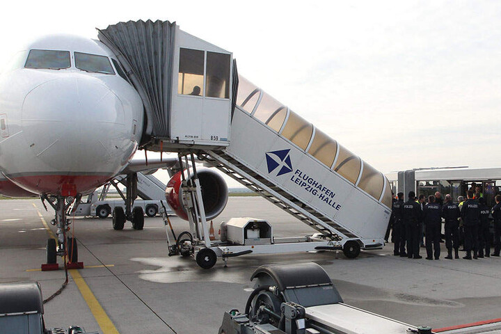 Abschiebung am Airport Leipzig/Halle: Wer sich ihr mutmaßlich entziehen will,
ist ein Kandidat für den Ausreisegewahrsam.