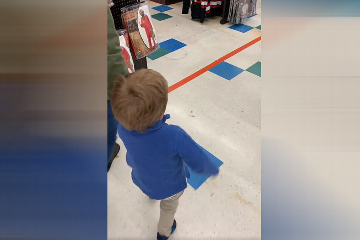 Vermutlich an der Hand von Mama, ging es dann doch noch ohne die Spinne weiter...