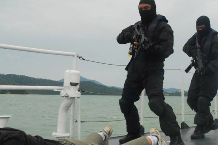 Das Militär greift hart gegen die Terroristen durch. Hier bei einer Festnahme 2015 auf Jolo Island.