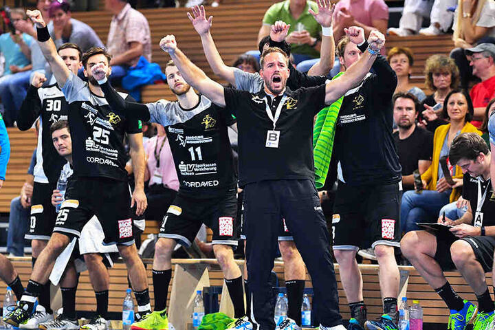 Will auch in Wilhelmshaven wieder jubeln: HCE-Coach Christian Pöhler.