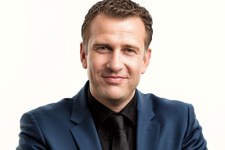 Als Co-Moderator steht Cathy der TV-Journalist Rene Kindermann (43) zur Seite.