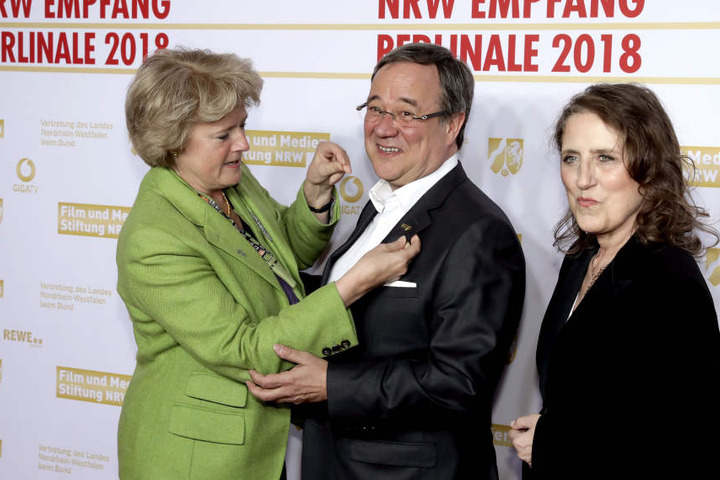 Monika Grütters (CDU), Ministerin für Kultur und Medien, Armin Laschet (CDU), NRW-Ministerpräsident, und Petra Müller, Geschäfsführerin der Film- und Medienstiftung NRW.