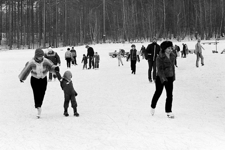 Das waren Zeiten: Als Mitte der 1980er Jahre der Stausee Oberrabenstein zufror, gingen die Karl-Marx-Städter aufs Eis.