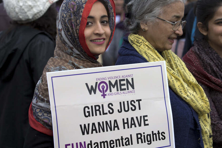 Immer wieder steht Pakistan im negativen Rampenlicht: Gerade die Rechte von Frauen werden in dem Land häufig beschnitten. Dagegen formt sich Widerstand, wie hier bei einer Demonstration am 8. März in Islamabad.