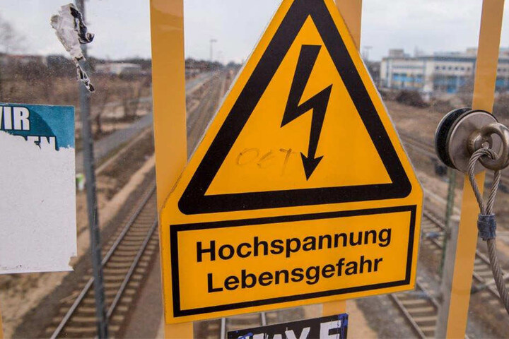 Die 15-Jährige wurde durch einen Stromüberschlag der Oberleitung tödlich verletzt.
