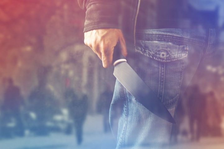 Als der Streit eskalierte, zog einer der Bewohner plötzlich ein Messer. (Symbolbild)