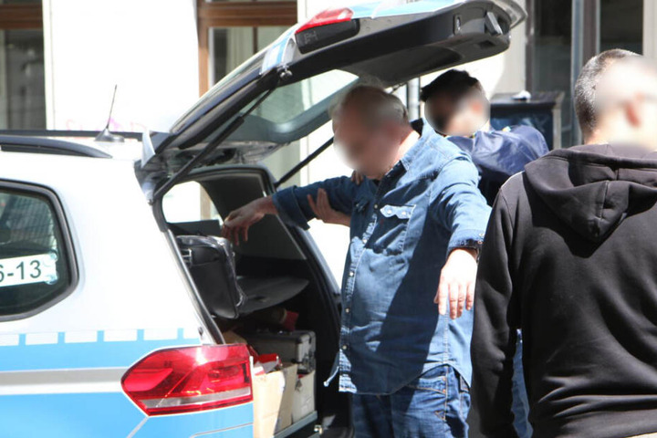 Beamte der Berliner Polizei nahmen den mutmaßlichen Täter schließlich fest.