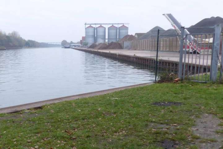 An diesem Hafenbecken in Preußisch-Oldendorf-Getmold wurde der Angler zuletzt gesehen.