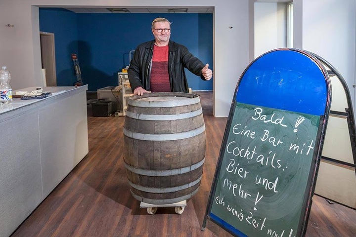 Tischlermeister Ulrich Nabel (54) will mit einer Bar auf dem Brühl
durchstarten.