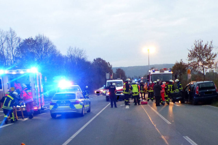 Der Skoda der Frau wurde durch die Wucht des Aufpralls in die Leitplanke geschleudert.