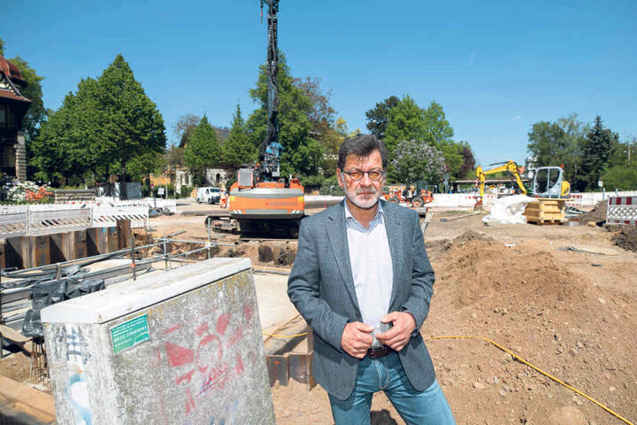 Straßen- und Tiefbauamts-Chef Reinhard Koettnitz (62) kann noch bis August
Restarbeiten erledigen lassen, danach ruht die Baustelle komplett.
