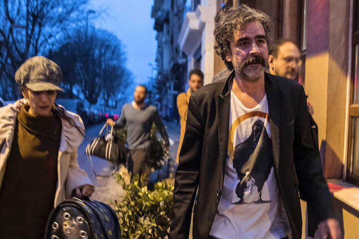 Der deutsch-türkische Journalist Deniz Yücel und seine Frau Dilek nach Yücels Freilassung aus dem Gefängnis.