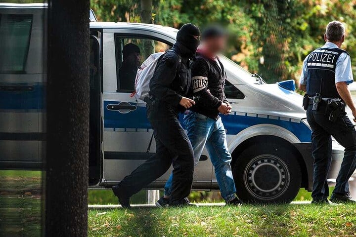 Haftvorführung eines mutmaßlichen "Revolution Chemnitz"-Mitglieds: Sachsen will konsequenter gegen Rechtsextremisten vorgehen.