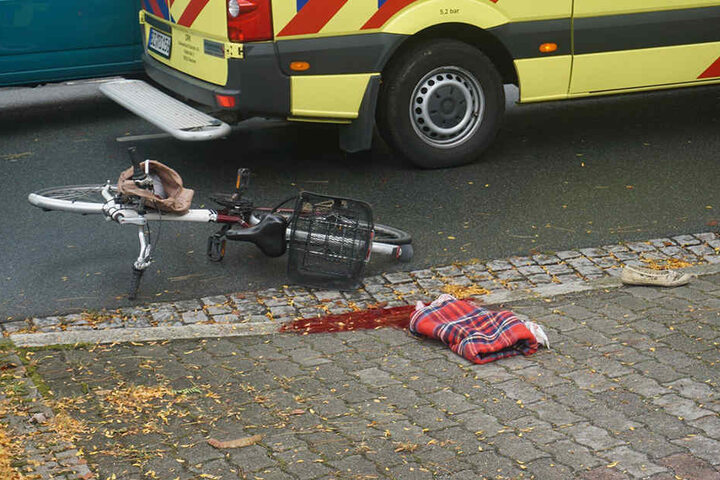 Die Fahrradfahrerin (70) überlebte den Unfall nicht.