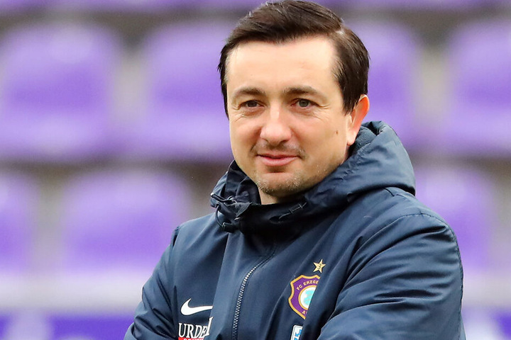 FCE-Trainer Daniel Meyer hat ein Lächeln, ein Grinsen im Gesicht - auch eines seiner Markenzeichen.
