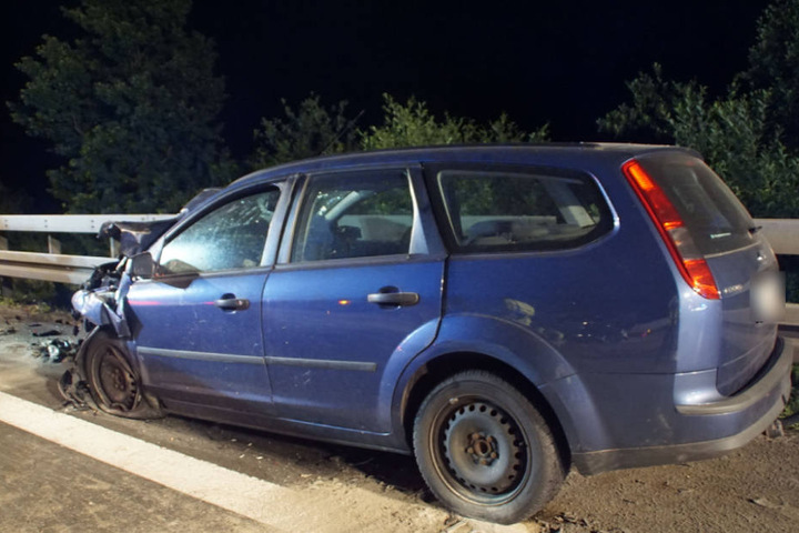 Das demolierte Auto des Unfallverursachers.