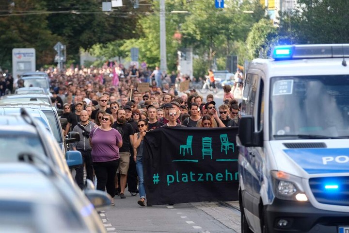 Mehrere Hundert demonstrierten gegen Rechts.