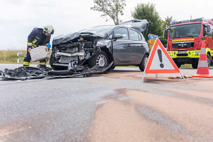 Auch der zweite Opel wurde stark beschädigt.