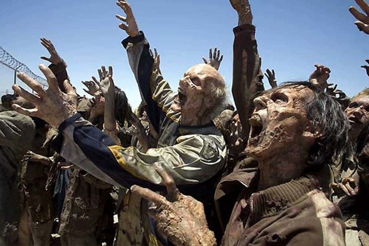 In der apokalyptischen Welt wurden unzählige Menschen zu Zombies verwandelt.