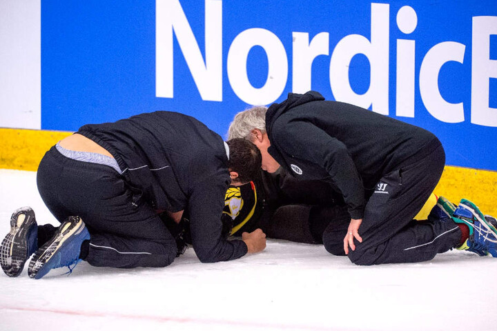 November 2017: Paille liegt nach dem Check auf dem Eis.