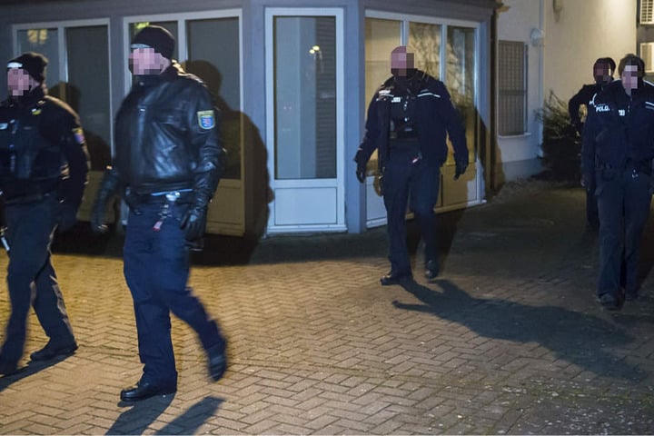 Zahlreiche Polizeibeamte waren vor Ort.