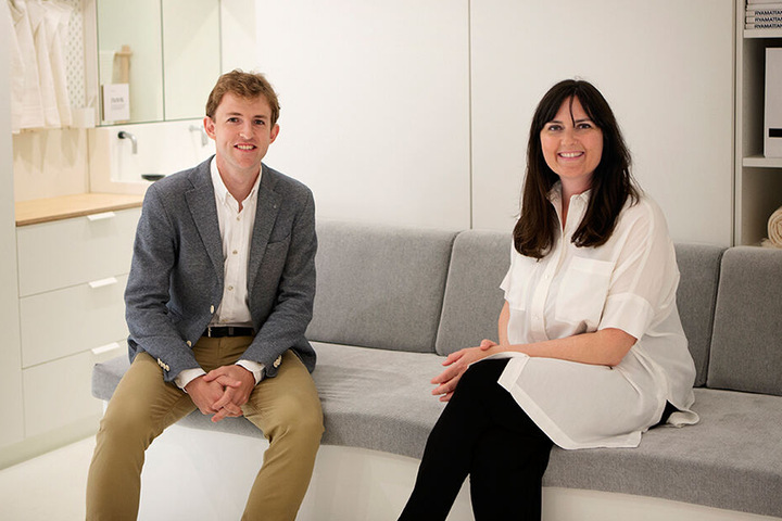 Hasier Larrea (re.), Gründer und CEO von Ori, und Seana Strawn, Produktentwicklerin bei IKEA Schweden.