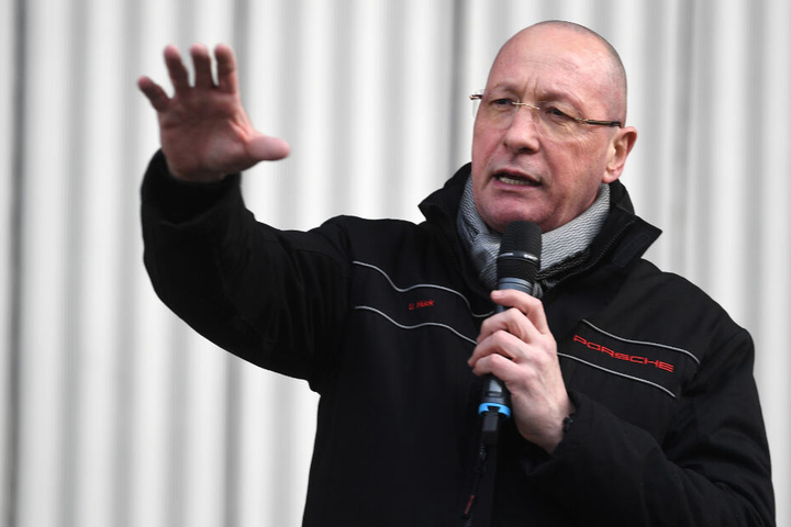 Uwe Hück spricht bei einer Informationsveranstaltung im Februar bei Porsche noch als Betriebsratsvorsitzender.