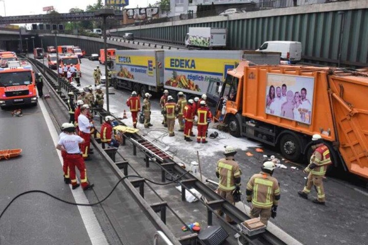 Insgesamt zehn Menschen wurden bei dem Crash verletzt. Die Autobahn konnte erst nach zehn Stunden wieder freigegeben werden.