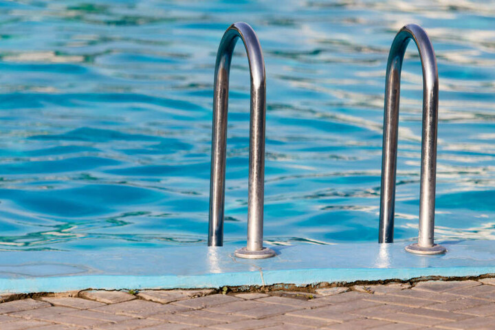 Auf dem Freigelände des HOT Badelandes haben sich Vandalen zu schaffen gemacht. (Symbolbild)