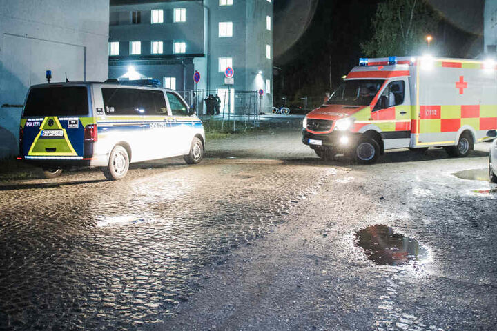 Die Polizei und der Rettungsdienst waren nach einer Schlägerei in Deggendorf im Einsatz.