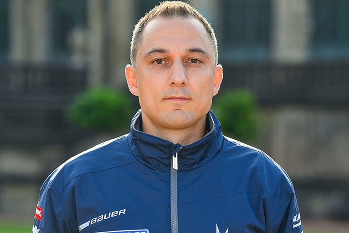 Eislöwen-Geschäftsführer Thomas Barth freut sich über den Transfer von Toni Ritter.