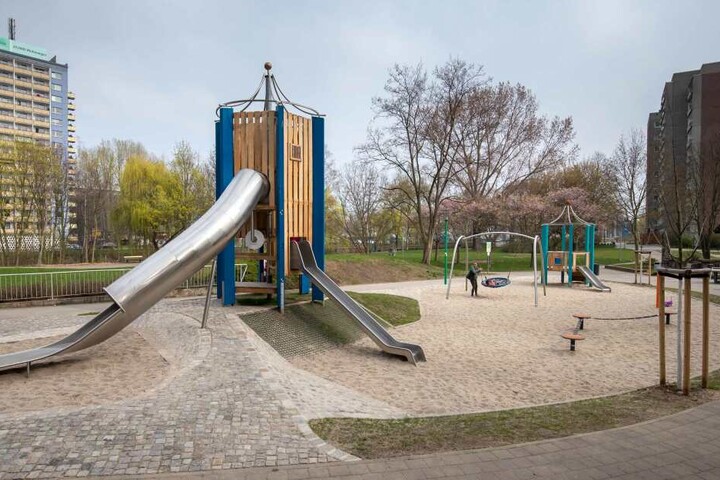 Auch der Spielplatz am Falkeplatz erhielt eine Frischekur.