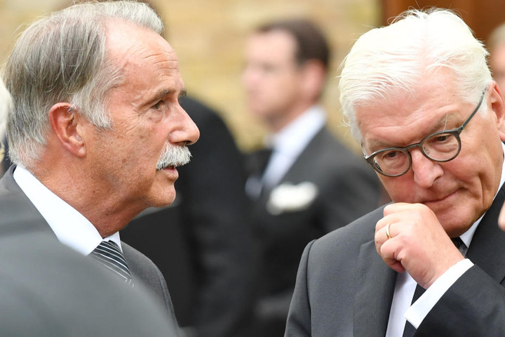 Trauergäste: Bundespräsident Frank-Walter Steinmeier (61, SPD, re.) und Klaus-Dieter Lehmann (77), Präsident des Goethe-Instituts.