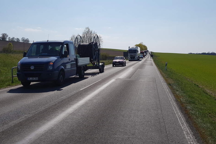 Auf der B6 kam es am Nachmittag zu einem Stau.