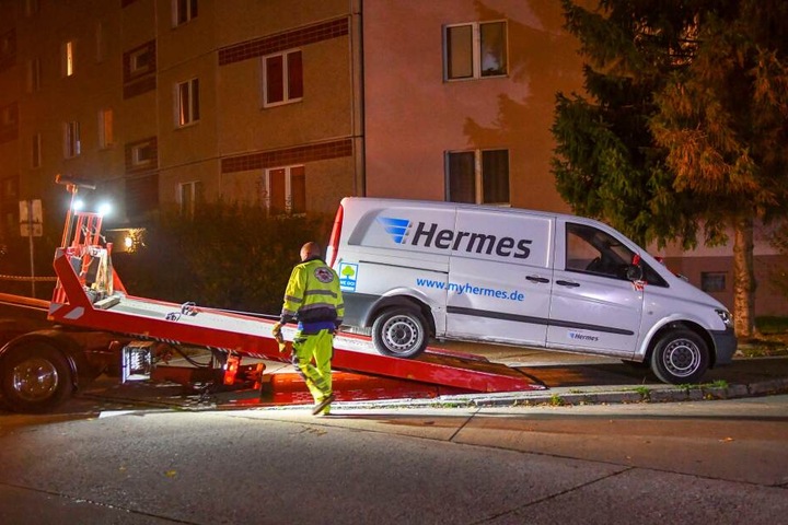 Der Transporter des 45-Jährigen, der in der Nacht abgeschleppt wurde. Am Mittwochmorgen soll die Untersuchung des Wagens abgeschlossen sein.