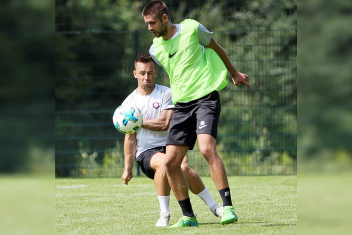 Tore, Tore, Tore! Auch Dimitrij Nazarov (vorn), hier beim Training im Zweikampf mit seinem Teamkollegen Simon Handle, ist da gefordert.