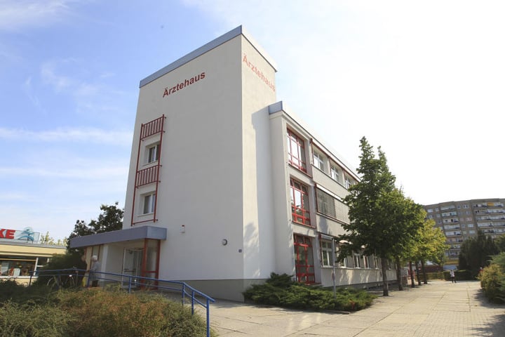 Die Kinderarztpraxis Gebhardi ist im Ärztehaus in der Anton-Kraus-Straße. In Plauen gibt es derzeit sieben Kinderarztpraxen. Ab Oktober werden es wohl nur noch sechs sein.