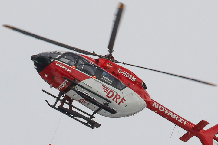 Der Mann wurde noch mit einem Rettungshubschrauber in eine Klinik geflogen, verstarb kurze Zeit später dort. (Symbolbild)