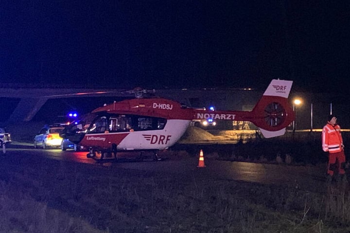 Ein Rettungshubschrauber war bei dem Unfall auf der B2 im Einsatz.