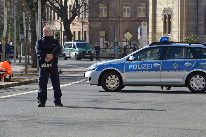 Die Straßen rund um das Gebäude wurden abgesperrt.